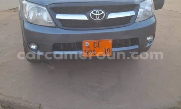 Sayi Na hannu Toyota Hilux Blue Mota in Yaounde a Babban Kamaru Sayi Na hannu Toyota Hilux Blue Mota in Yaounde a Babban Kamaru