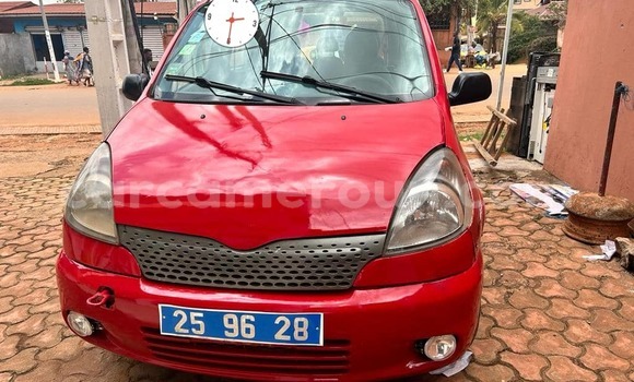 Buy Used Toyota Yaris Verso Red Car in Yaounde in Central Cameroon