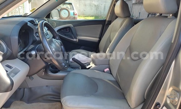 Acheter Occasion Voiture Toyota RAV4 Noir à Yaoundé, Central Cameroon Acheter Occasion Voiture Toyota RAV4 Noir à Yaoundé, Central Cameroon
