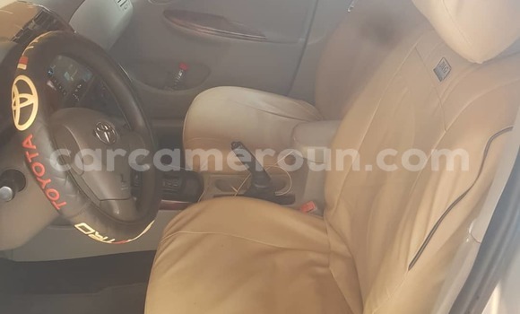 Sayi Na hannu Toyota RAV4 Azurfa Mota in Yaounde a Babban Kamaru Sayi Na hannu Toyota RAV4 Azurfa Mota in Yaounde a Babban Kamaru