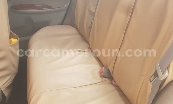 Sayi Na hannu Toyota RAV4 Azurfa Mota in Yaounde a Babban Kamaru Sayi Na hannu Toyota RAV4 Azurfa Mota in Yaounde a Babban Kamaru