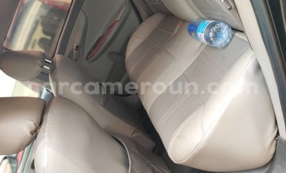 Sayi Na hannu Toyota Corolla Black Mota in Yaounde a Babban Kamaru Sayi Na hannu Toyota Corolla Black Mota in Yaounde a Babban Kamaru