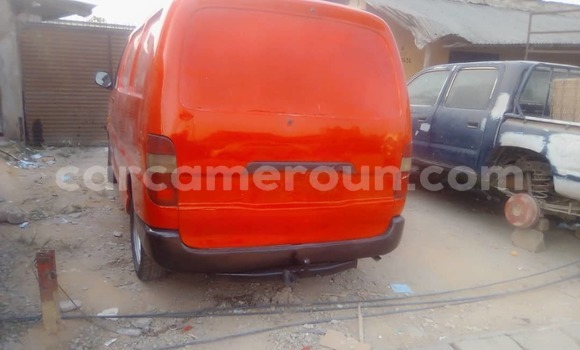 Sayi Na hannu Toyota Hiace Red Mota in Douala a Ƙasar Kamaru Sayi Na hannu Toyota Hiace Red Mota in Douala a Ƙasar Kamaru
