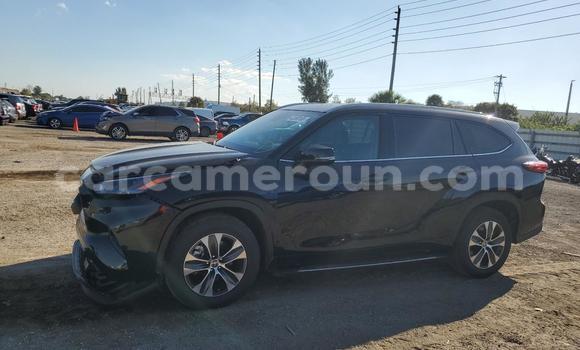 Sayi Na hannu Toyota Highlander Black Mota in Douala a Ƙasar Kamaru