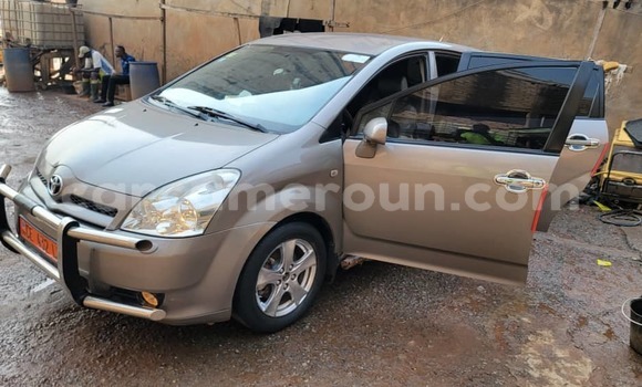 Acheter Occasion Voiture Toyota Corolla Verso Gris à Yaoundé, Central Cameroon Acheter Occasion Voiture Toyota Corolla Verso Gris à Yaoundé, Central Cameroon