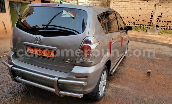 Acheter Occasion Voiture Toyota Corolla Verso Gris à Yaoundé, Central Cameroon Acheter Occasion Voiture Toyota Corolla Verso Gris à Yaoundé, Central Cameroon