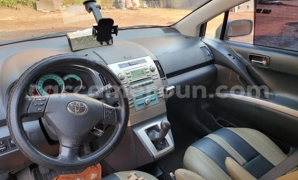 Acheter Occasion Voiture Toyota Corolla Verso Gris à Yaoundé, Central Cameroon Acheter Occasion Voiture Toyota Corolla Verso Gris à Yaoundé, Central Cameroon