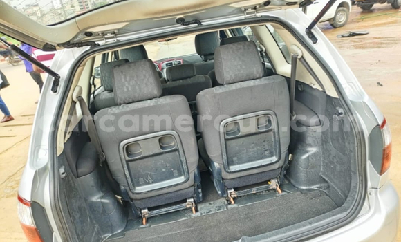 Sayi Imported Toyota Avensis M Mota in Douala a Ƙasar Kamaru Sayi Imported Toyota Avensis M Mota in Douala a Ƙasar Kamaru