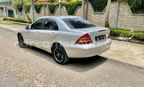 Sayi Imported Mercedes-Benz C-Classe M Mota in Douala a Ƙasar Kamaru Sayi Imported Mercedes-Benz C-Classe M Mota in Douala a Ƙasar Kamaru