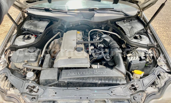 Sayi Imported Mercedes-Benz C-Classe M Mota in Douala a Ƙasar Kamaru Sayi Imported Mercedes-Benz C-Classe M Mota in Douala a Ƙasar Kamaru