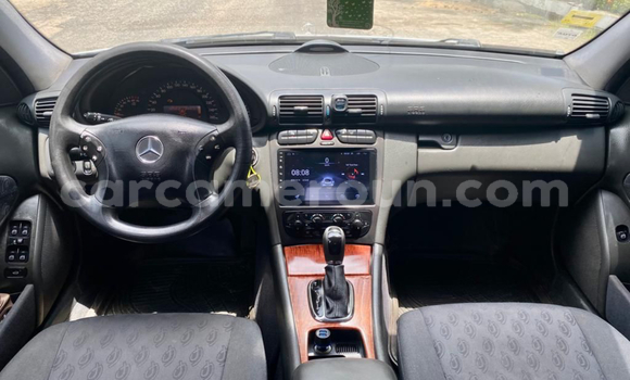 Sayi Imported Mercedes-Benz C-Classe M Mota in Douala a Ƙasar Kamaru Sayi Imported Mercedes-Benz C-Classe M Mota in Douala a Ƙasar Kamaru