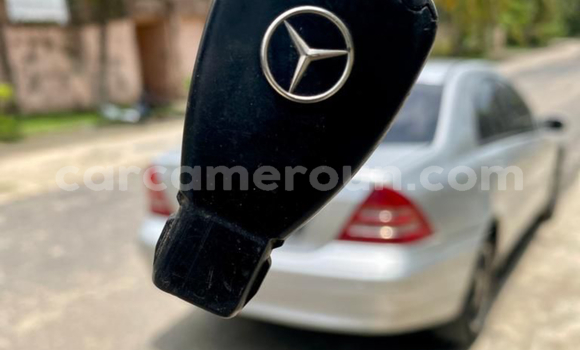 Sayi Imported Mercedes-Benz C-Classe M Mota in Douala a Ƙasar Kamaru Sayi Imported Mercedes-Benz C-Classe M Mota in Douala a Ƙasar Kamaru