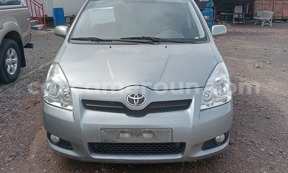 Sayi Na hannu Toyota Corolla Verso Azurfa Mota in Douala a Ƙasar Kamaru Sayi Na hannu Toyota Corolla Verso Azurfa Mota in Douala a Ƙasar Kamaru