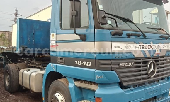 Sayi Na hannu Mercedes‒Benz 1840 Blue Babbar mota in Douala a Ƙasar Kamaru