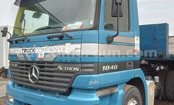 Sayi Na hannu Mercedes‒Benz 1840 Blue Babbar mota in Douala a Ƙasar Kamaru Sayi Na hannu Mercedes‒Benz 1840 Blue Babbar mota in Douala a Ƙasar Kamaru