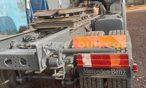 Sayi Na hannu Mercedes‒Benz Truck White Babbar mota in Douala a Ƙasar Kamaru Sayi Na hannu Mercedes‒Benz Truck White Babbar mota in Douala a Ƙasar Kamaru