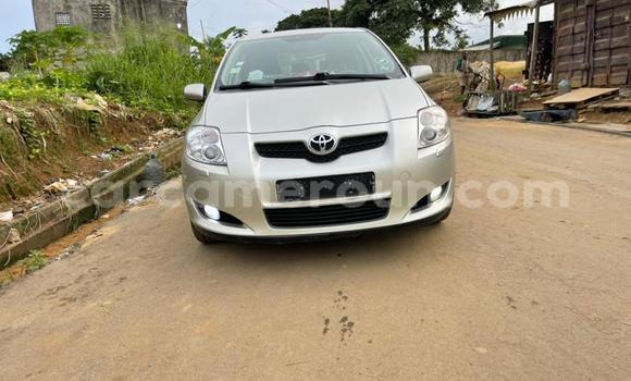 Sayi Na hannu Toyota Auris Azurfa Mota in Douala a Ƙasar Kamaru