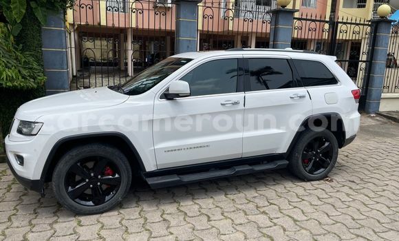 Sayi Na hannu Jeep Grand Cherokee White Mota in Douala a Ƙasar Kamaru