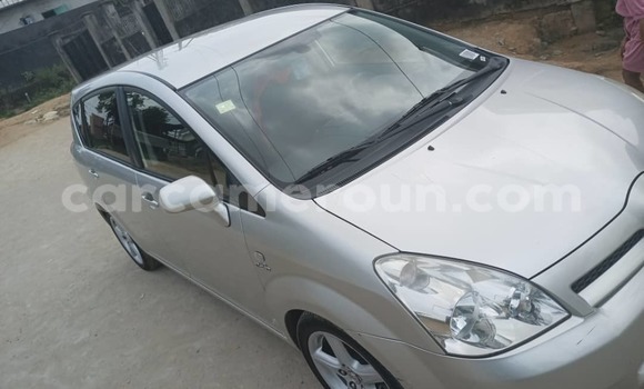 Acheter Occasion Voiture Toyota Corolla Verso Gris à Douala, Littoral Cameroon
