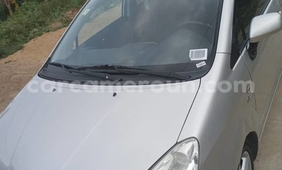 Acheter Occasion Voiture Toyota Corolla Verso Gris à Douala, Littoral Cameroon Acheter Occasion Voiture Toyota Corolla Verso Gris à Douala, Littoral Cameroon