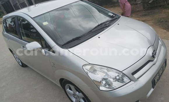 Acheter Occasion Voiture Toyota Corolla Verso Gris à Douala, Littoral Cameroon Acheter Occasion Voiture Toyota Corolla Verso Gris à Douala, Littoral Cameroon