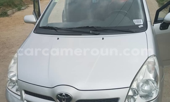 Acheter Occasion Voiture Toyota Corolla Verso Gris à Douala, Littoral Cameroon Acheter Occasion Voiture Toyota Corolla Verso Gris à Douala, Littoral Cameroon