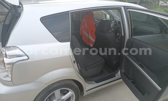 Acheter Occasion Voiture Toyota Corolla Verso Gris à Douala, Littoral Cameroon Acheter Occasion Voiture Toyota Corolla Verso Gris à Douala, Littoral Cameroon