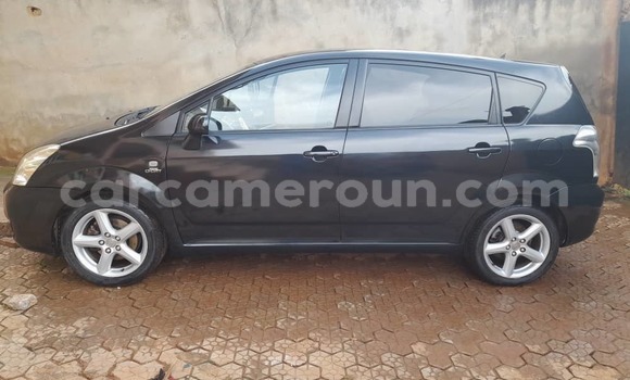 Sayi Na hannu Toyota Corolla Verso Black Mota in Yaounde a Babban Kamaru