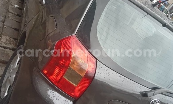Sayi Na hannu Toyota Corolla Azurfa Mota in Douala a Ƙasar Kamaru Sayi Na hannu Toyota Corolla Azurfa Mota in Douala a Ƙasar Kamaru