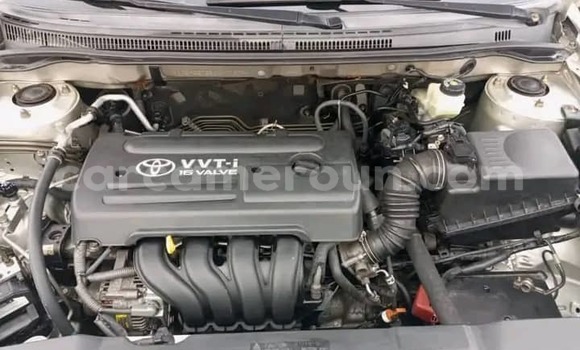 Sayi Na hannu Toyota Corolla Azurfa Mota in Douala a Ƙasar Kamaru Sayi Na hannu Toyota Corolla Azurfa Mota in Douala a Ƙasar Kamaru