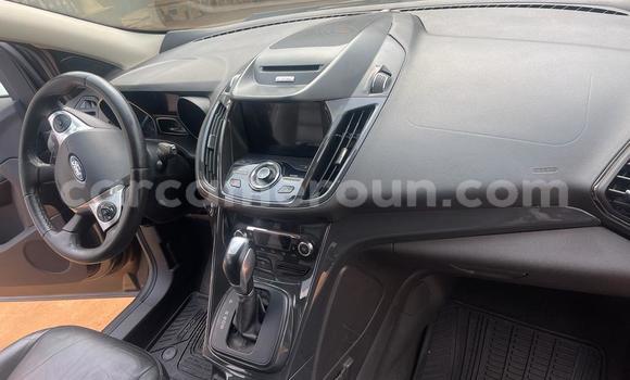 Sayi Na hannu Ford Escape Azurfa Mota in Yaounde a Babban Kamaru Sayi Na hannu Ford Escape Azurfa Mota in Yaounde a Babban Kamaru