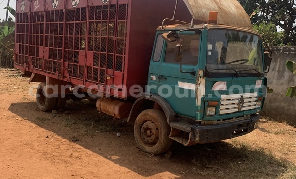 Sayi Na hannu Renault Espace Green Mota in Yaounde a Babban Kamaru Sayi Na hannu Renault Espace Green Mota in Yaounde a Babban Kamaru