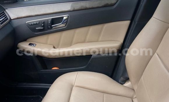 Sayi Na hannu Mercedes‒Benz E–Class Black Mota in Douala a Ƙasar Kamaru Sayi Na hannu Mercedes‒Benz E–Class Black Mota in Douala a Ƙasar Kamaru