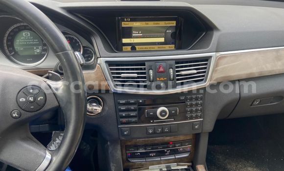 Sayi Na hannu Mercedes‒Benz E–Class Black Mota in Douala a Ƙasar Kamaru Sayi Na hannu Mercedes‒Benz E–Class Black Mota in Douala a Ƙasar Kamaru