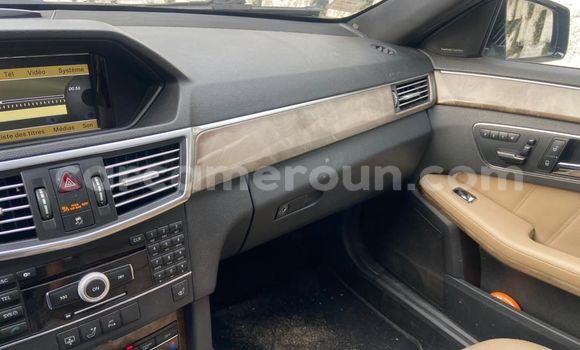 Sayi Na hannu Mercedes‒Benz E–Class Black Mota in Douala a Ƙasar Kamaru Sayi Na hannu Mercedes‒Benz E–Class Black Mota in Douala a Ƙasar Kamaru