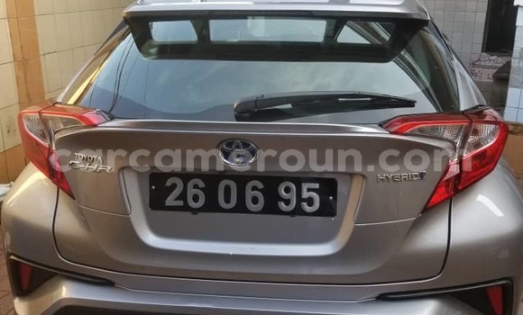 Sayi Imported Toyota C-HR Azurfa Mota in Douala a Ƙasar Kamaru Sayi Imported Toyota C-HR Azurfa Mota in Douala a Ƙasar Kamaru