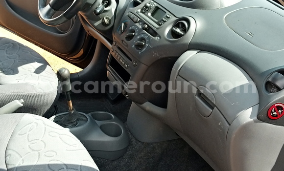 Sayi Imported Toyota Yaris Black Mota in Yaounde a Babban Kamaru Sayi Imported Toyota Yaris Black Mota in Yaounde a Babban Kamaru