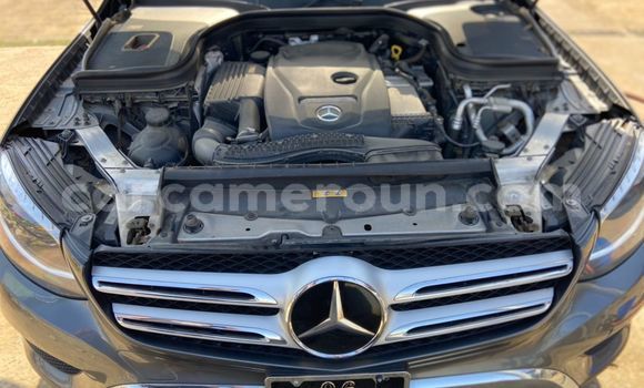 Sayi Imported Mercedes‒Benz GLC Azurfa Mota in Douala a Ƙasar Kamaru