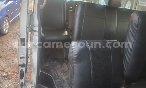 Sayi Na hannu Toyota Hiace White Mota in Yaounde a Babban Kamaru Sayi Na hannu Toyota Hiace White Mota in Yaounde a Babban Kamaru