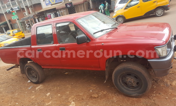 Acheter Occasion Voiture Toyota Hilux Rouge à Yaoundé, Central Cameroon Acheter Occasion Voiture Toyota Hilux Rouge à Yaoundé, Central Cameroon