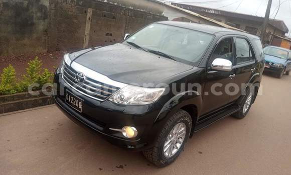 Sayi Na hannu Toyota Fortuner Black Mota in Yaounde a Babban Kamaru Sayi Na hannu Toyota Fortuner Black Mota in Yaounde a Babban Kamaru