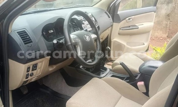 Sayi Na hannu Toyota Fortuner Black Mota in Yaounde a Babban Kamaru Sayi Na hannu Toyota Fortuner Black Mota in Yaounde a Babban Kamaru