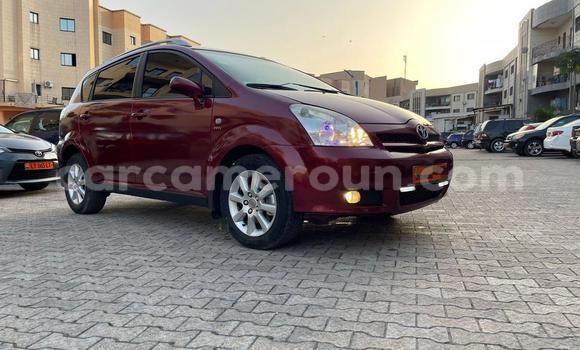 Sayi Na hannu Toyota Corolla Verso Red Mota in Douala a Ƙasar Kamaru