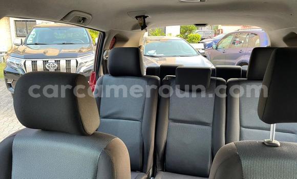 Sayi Na hannu Toyota Corolla Verso Red Mota in Douala a Ƙasar Kamaru Sayi Na hannu Toyota Corolla Verso Red Mota in Douala a Ƙasar Kamaru