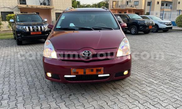 Sayi Na hannu Toyota Corolla Verso Red Mota in Douala a Ƙasar Kamaru Sayi Na hannu Toyota Corolla Verso Red Mota in Douala a Ƙasar Kamaru