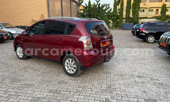 Sayi Na hannu Toyota Corolla Verso Red Mota in Douala a Ƙasar Kamaru Sayi Na hannu Toyota Corolla Verso Red Mota in Douala a Ƙasar Kamaru