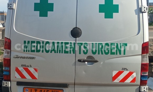 Sayi Na hannu Mercedes‒Benz W29 Azurfa Mota in Douala a Ƙasar Kamaru Sayi Na hannu Mercedes‒Benz W29 Azurfa Mota in Douala a Ƙasar Kamaru