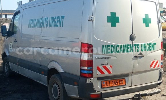 Sayi Na hannu Mercedes‒Benz W29 Azurfa Mota in Douala a Ƙasar Kamaru Sayi Na hannu Mercedes‒Benz W29 Azurfa Mota in Douala a Ƙasar Kamaru