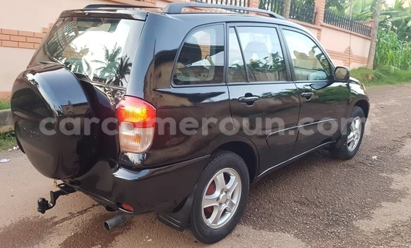 Sayi Na hannu Toyota RAV4 Black Mota in Yaounde a Babban Kamaru Sayi Na hannu Toyota RAV4 Black Mota in Yaounde a Babban Kamaru