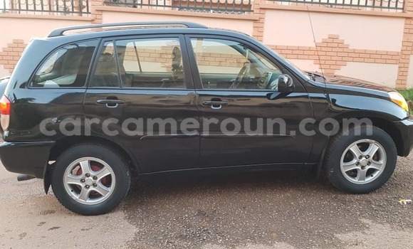 Sayi Na hannu Toyota RAV4 Black Mota in Yaounde a Babban Kamaru Sayi Na hannu Toyota RAV4 Black Mota in Yaounde a Babban Kamaru